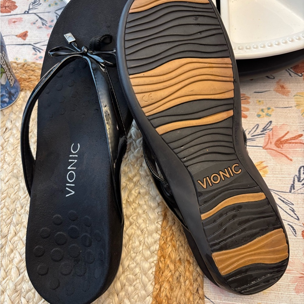 Vionic Women's Glossy Black Sandals